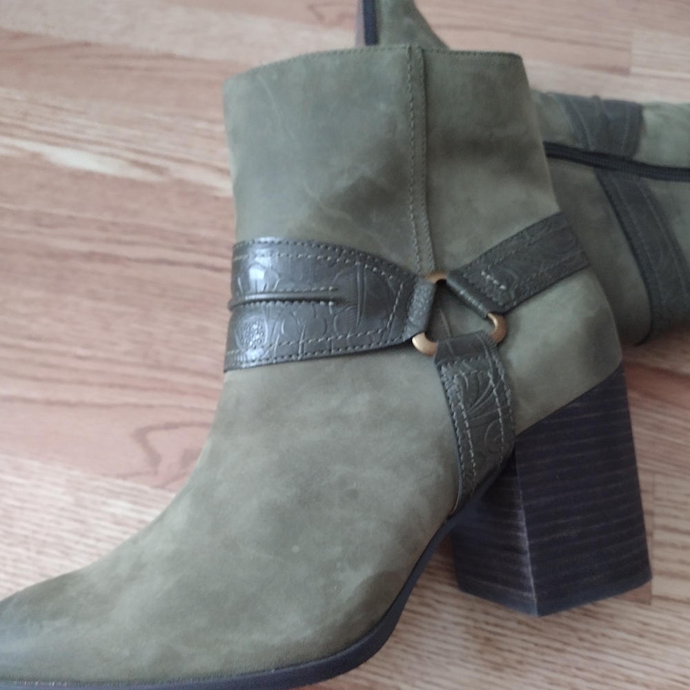 VIONIC Carnelia Water Repellent Olive Green Ankle Boots - Picture 3 of 14